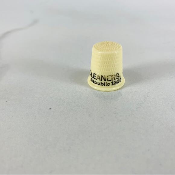 Vintage Suburban Cleaners Cream Plastic Thimble - Picture 2 of 4